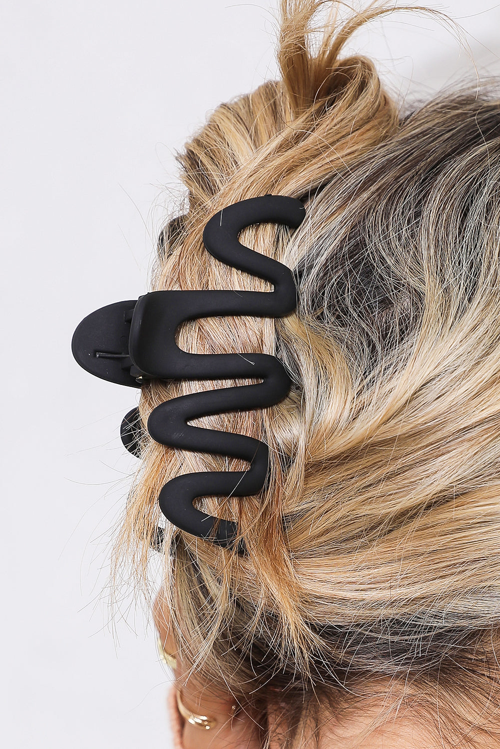 Wave Shape Resin Large Hair Claw Clip | Black