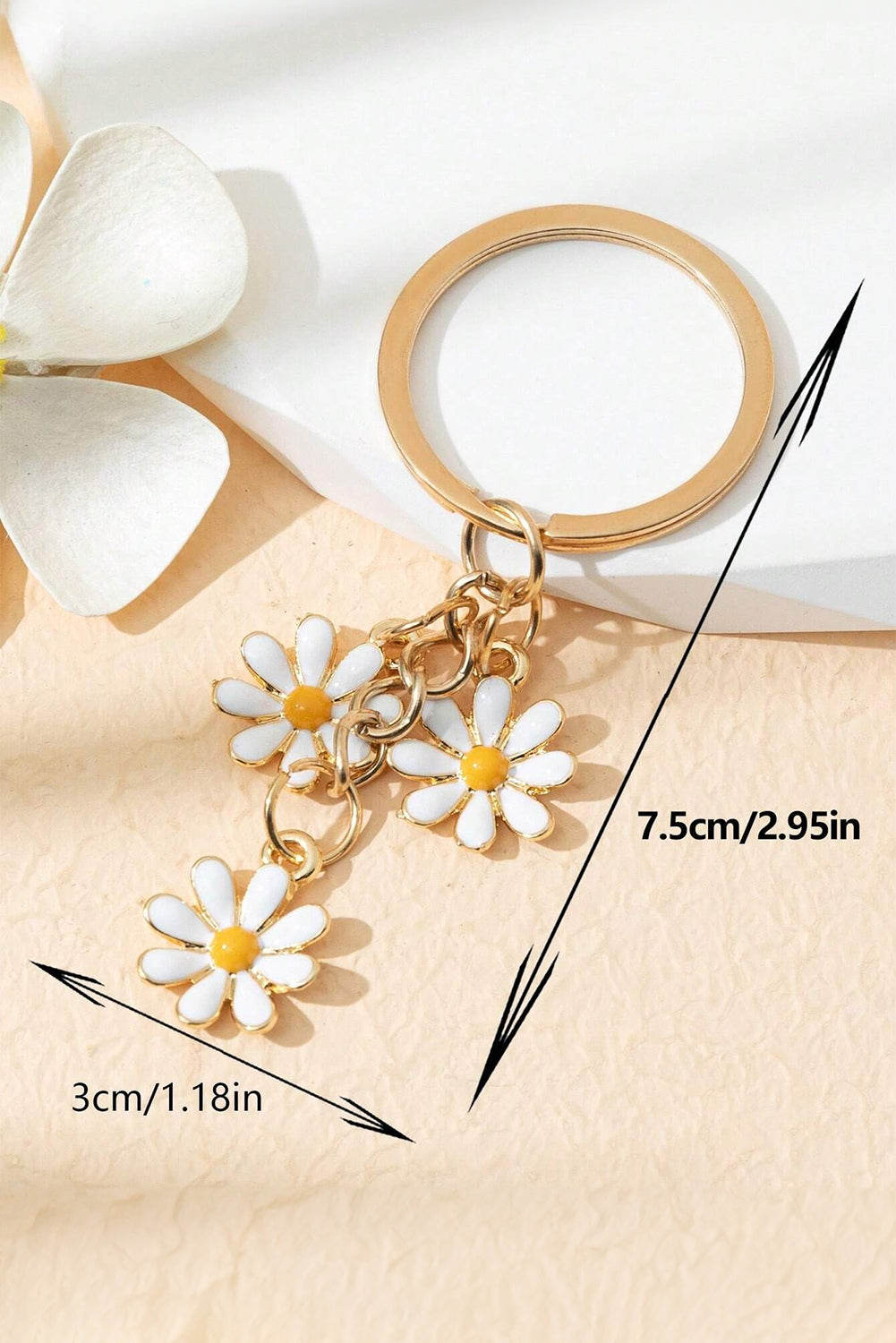 Cute Daisy Shape Ornament Key Ring | White