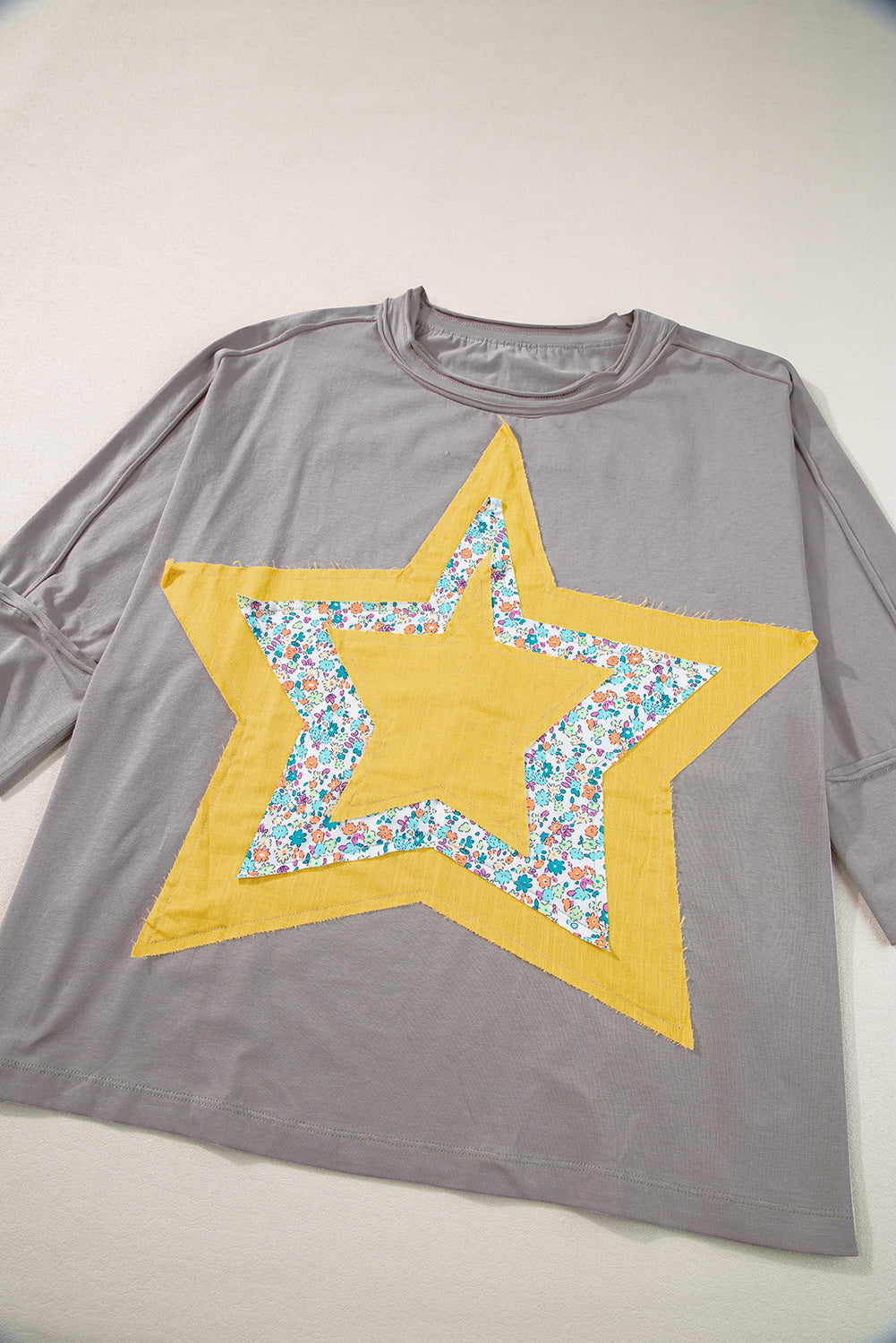 Floral Starbust Exposed Seam Mineral Wash Top | Medium Grey