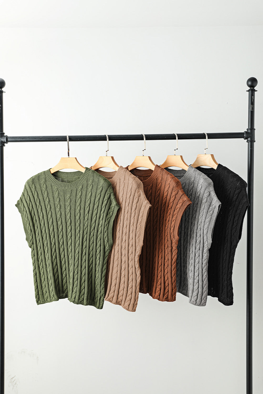 Crew Neck Cable Knit Short Sleeve Sweater | Black