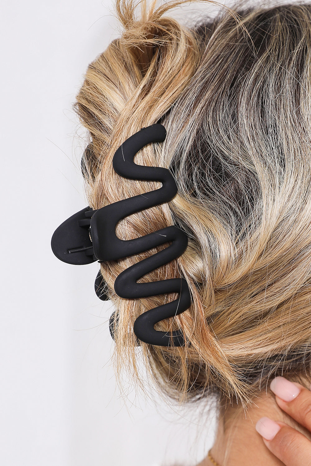 Wave Shape Resin Large Hair Claw Clip | Black