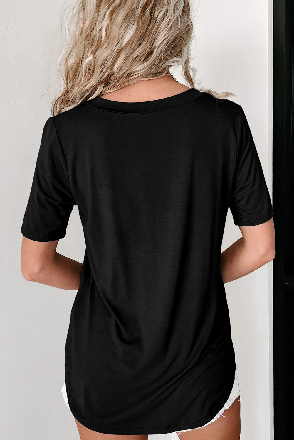 V Neck Pocketed Rounded Hem Tee | Black