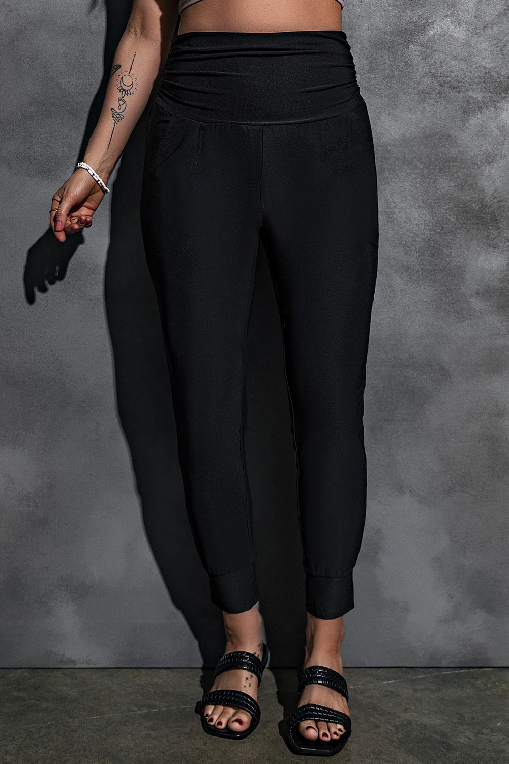 High Waist Pleated Pocket Leggings | Black