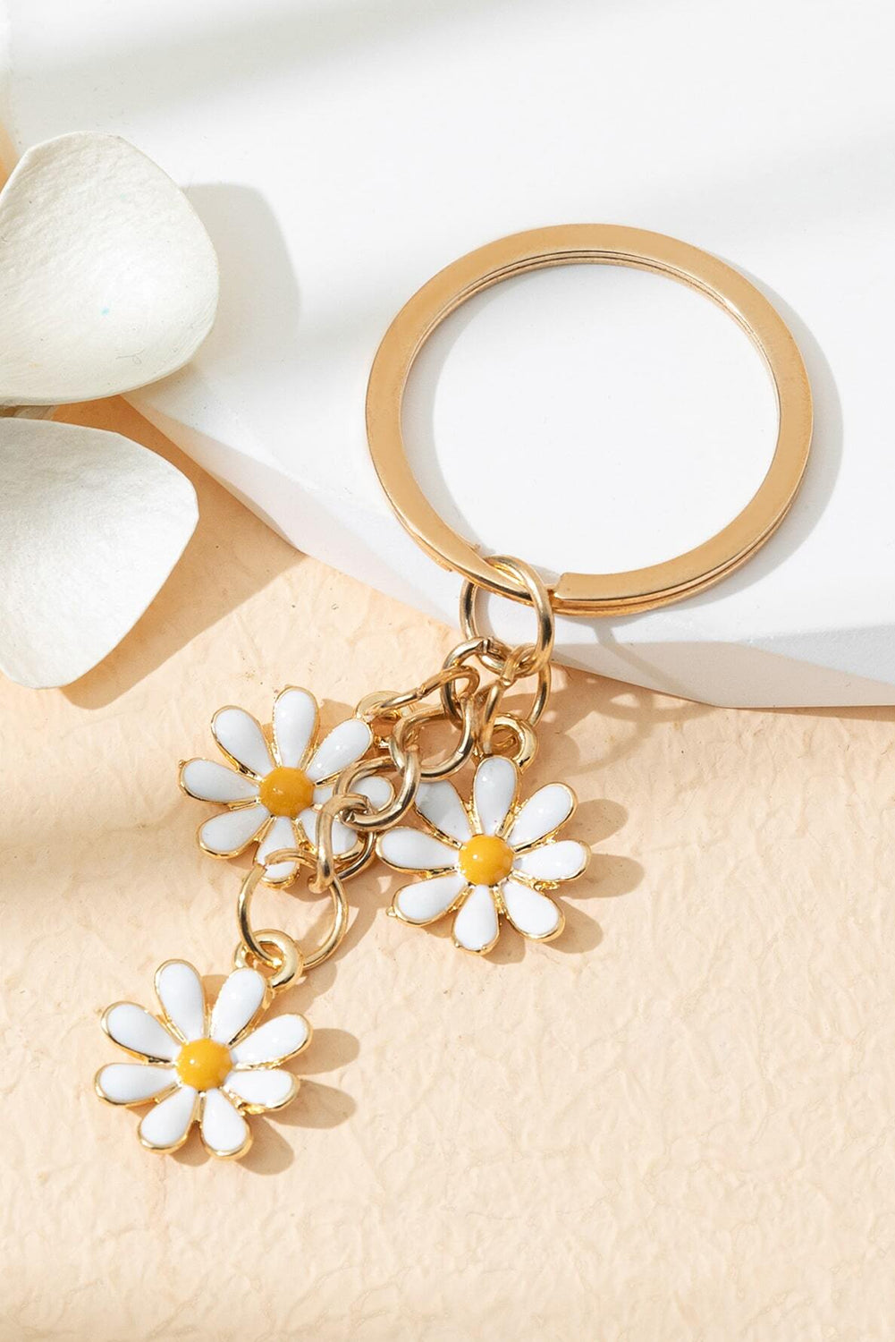 Cute Daisy Shape Ornament Key Ring | White