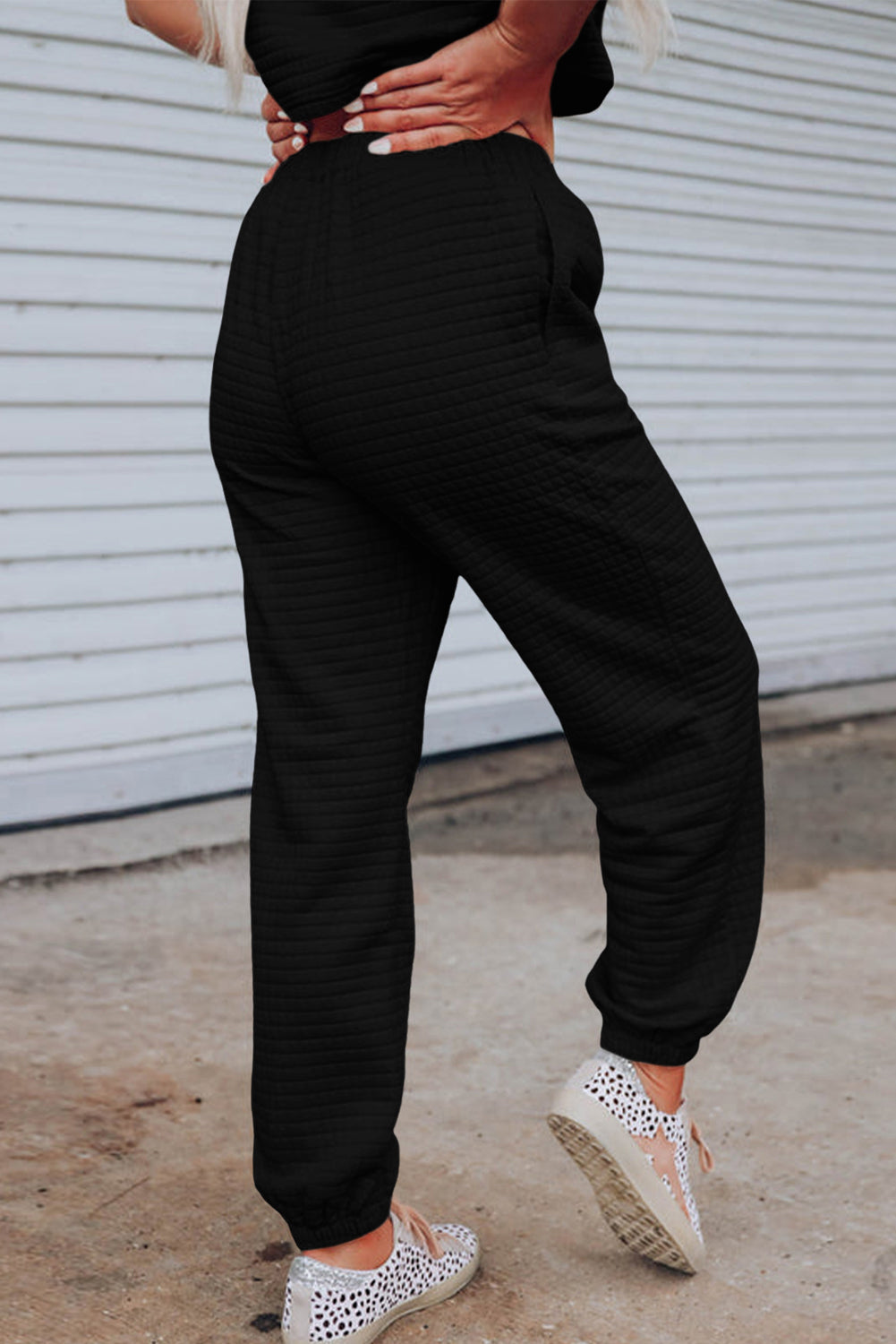 Lattice Textured Cropped Tee And Jogger Pants Set | Black