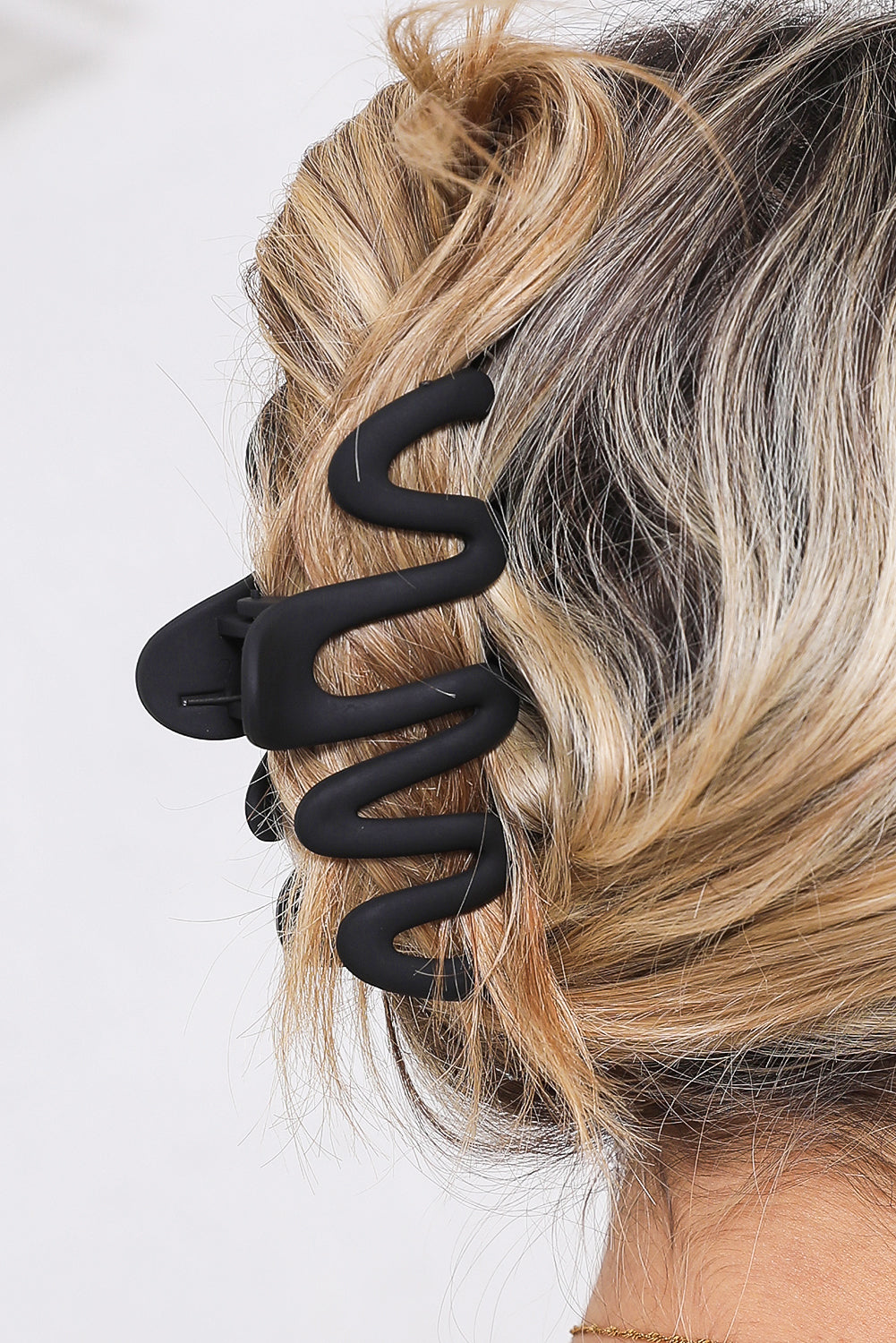 Wave Shape Resin Large Hair Claw Clip | Black