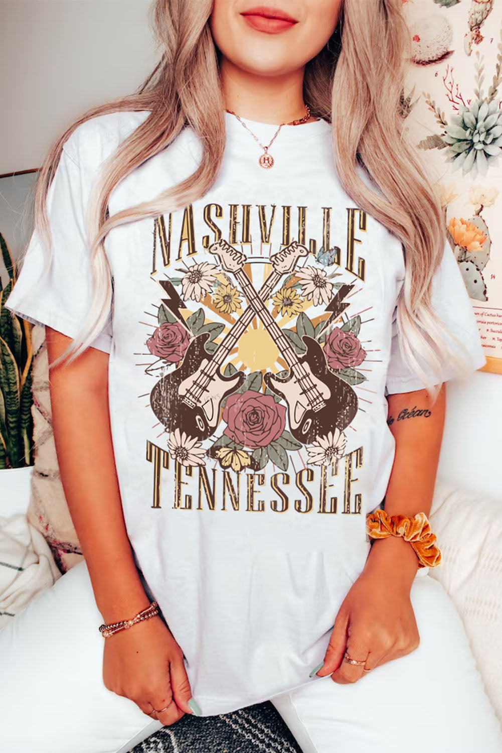 Nashville Tennessee Guitar Rose Graphic Crewneck Tee | White