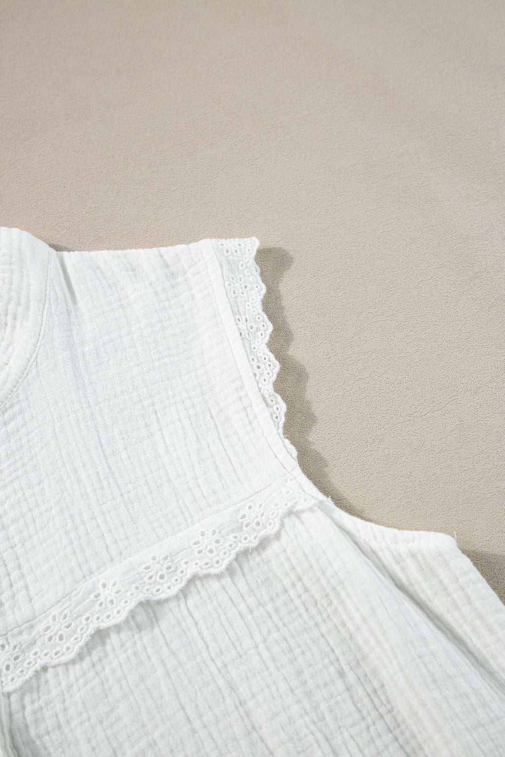 Lace Trim Crinkle Knot Hem Sleeveless Shirt | White