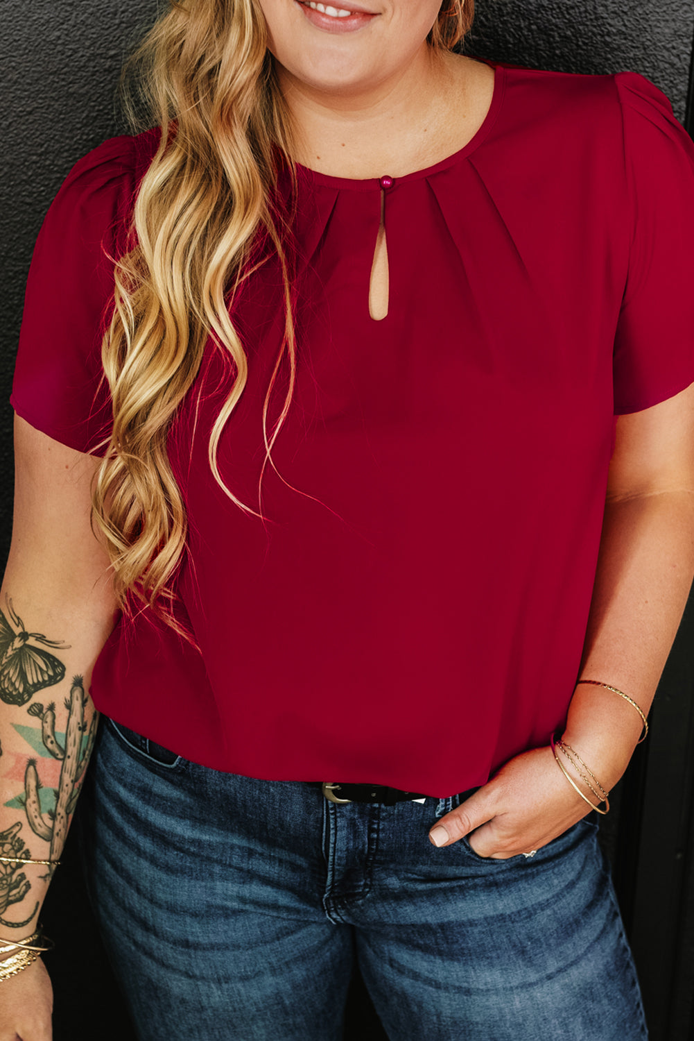 Keyhole Pleated Crew Neck Plus Size T Shirt | Red Dahlia